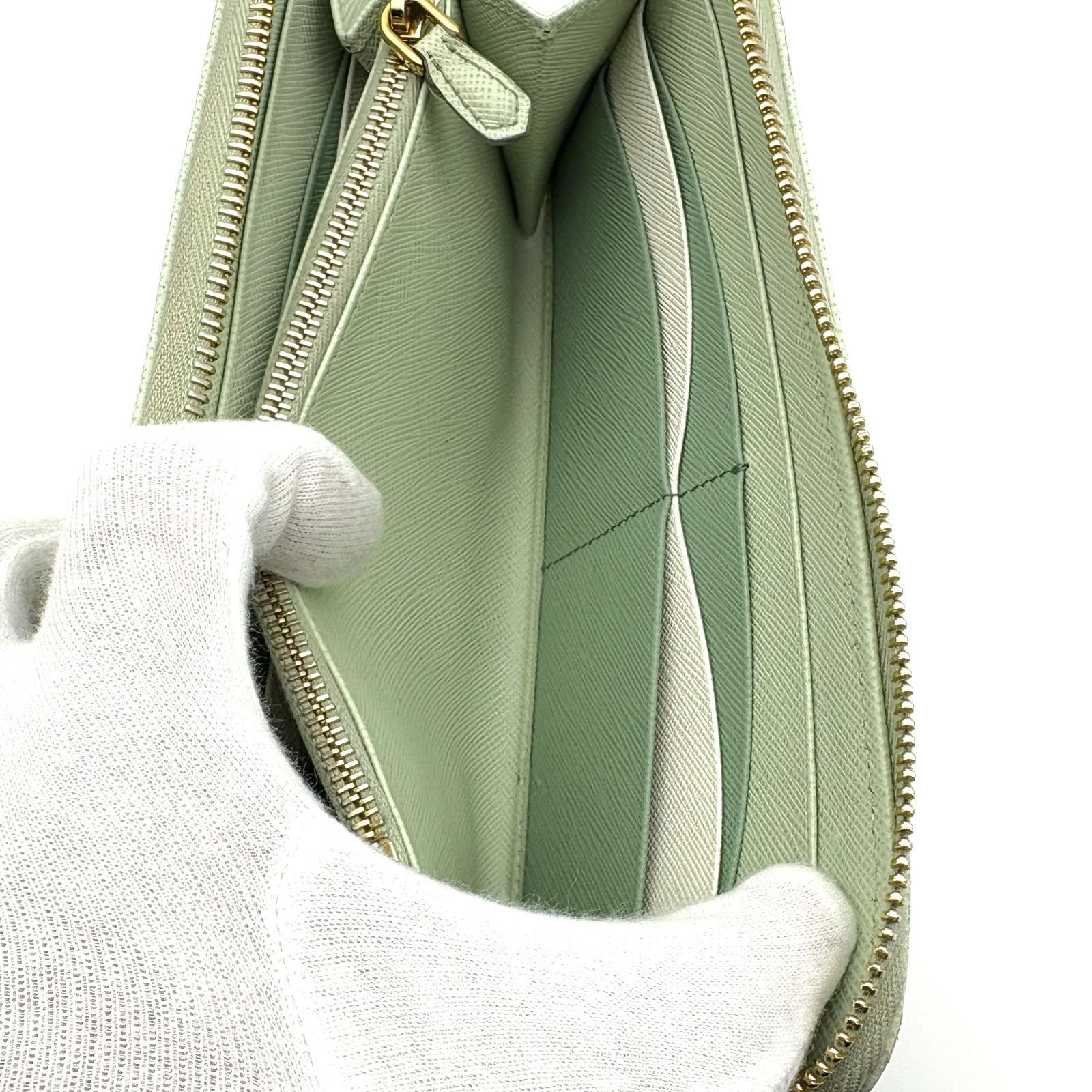 箱付／美品 】PRADA プラダ ラウンドジップ 長財布 サフィアーノレザー 