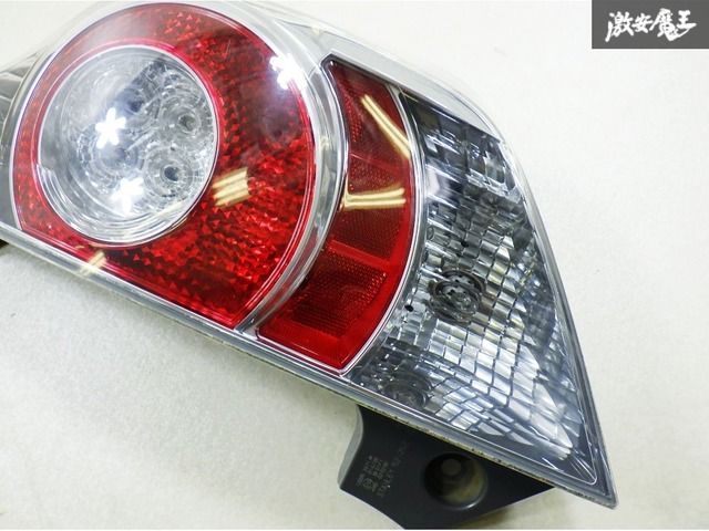 トヨタ 純正 NHP10 アクア 前期 LED テールライト テールランプ 右