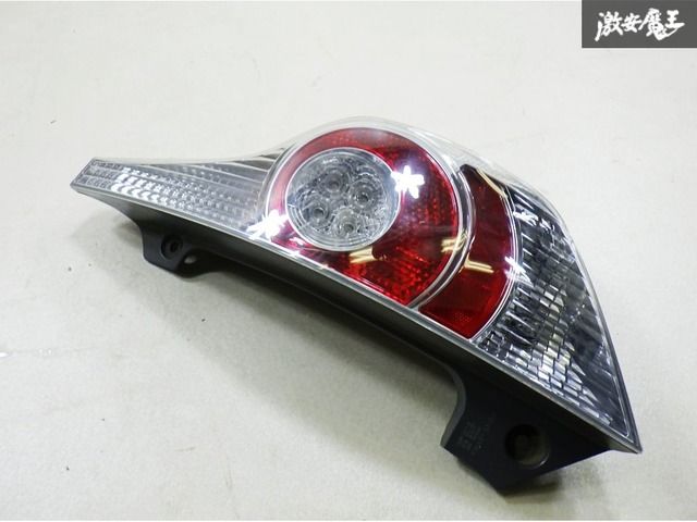 トヨタ 純正 NHP10 アクア 前期 LED テールライト テールランプ 右