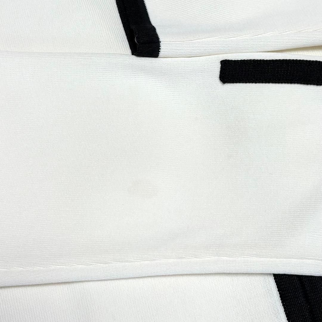 【美品】FOXEY ジップアップ ノーカラーカーディガン オフホワイト ワッペン 美品】FOXEY ジップアップ ノーカラーカーディガン オフホワイト