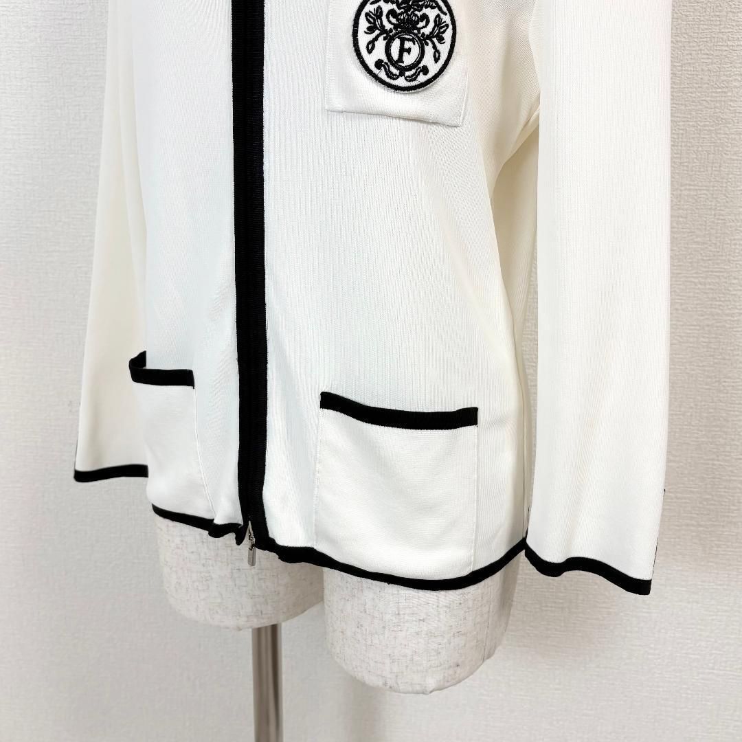 【美品】FOXEY ジップアップ ノーカラーカーディガン オフホワイト ワッペン 美品】FOXEY ジップアップ ノーカラーカーディガン オフホワイト