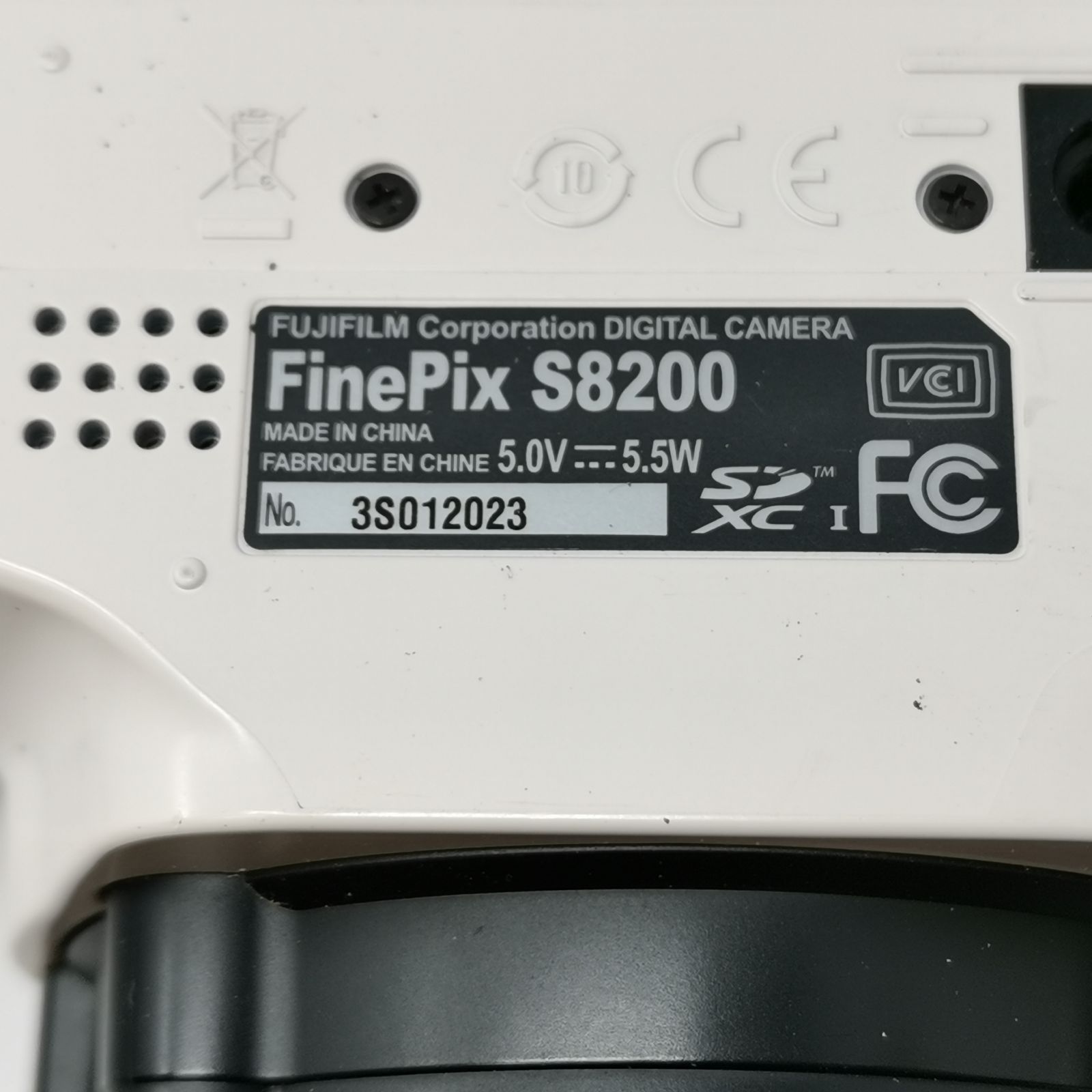 FUJIFILM FinePix S8200 ホワイト 中古品 SDカードなし 管理番号