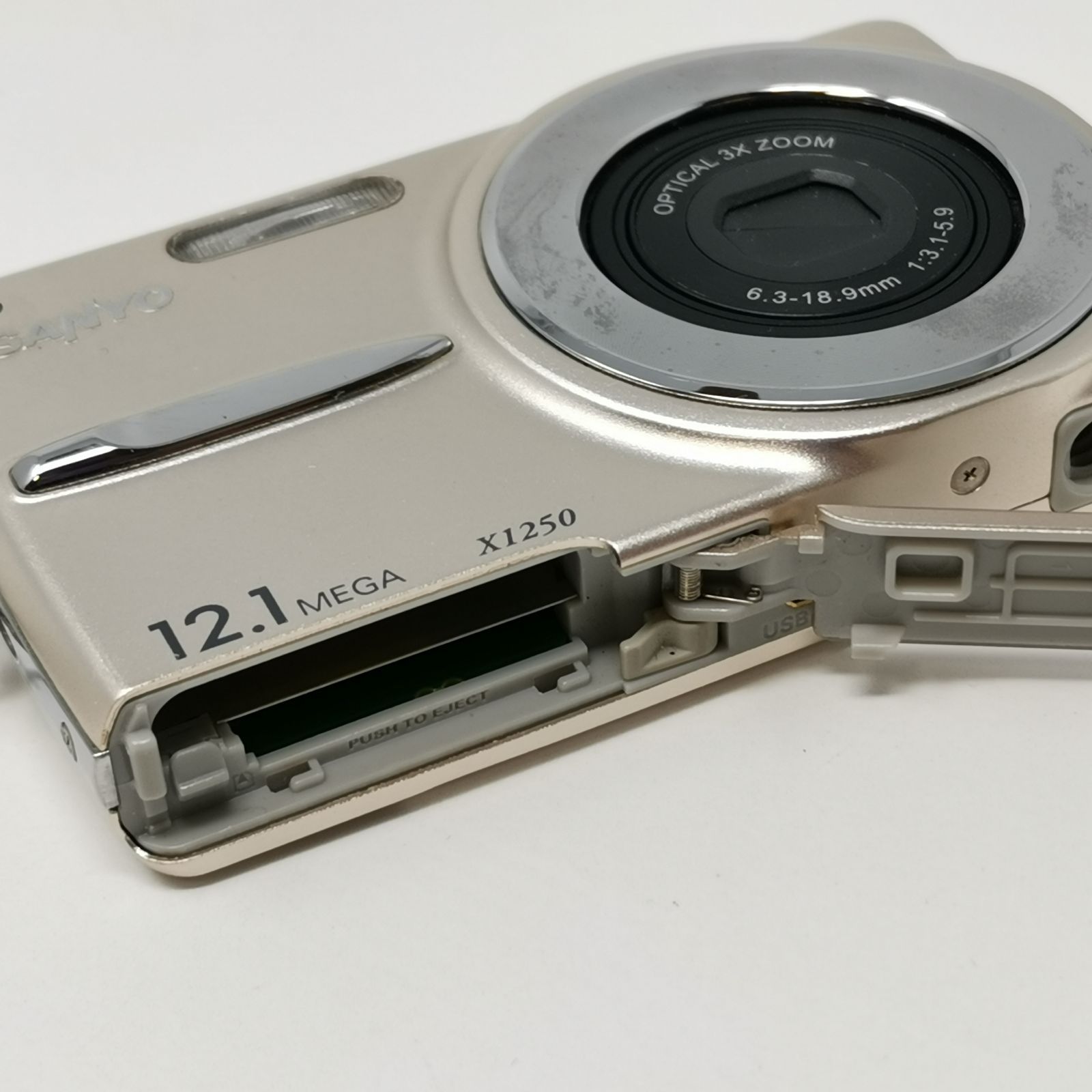 SANYO X1250 コンパクトデジタルカメラ 訳あり、コンデジ SANYO サンヨー DSC-X1250型 カメラ コンデジ 訳あり品 ゴールド 中古