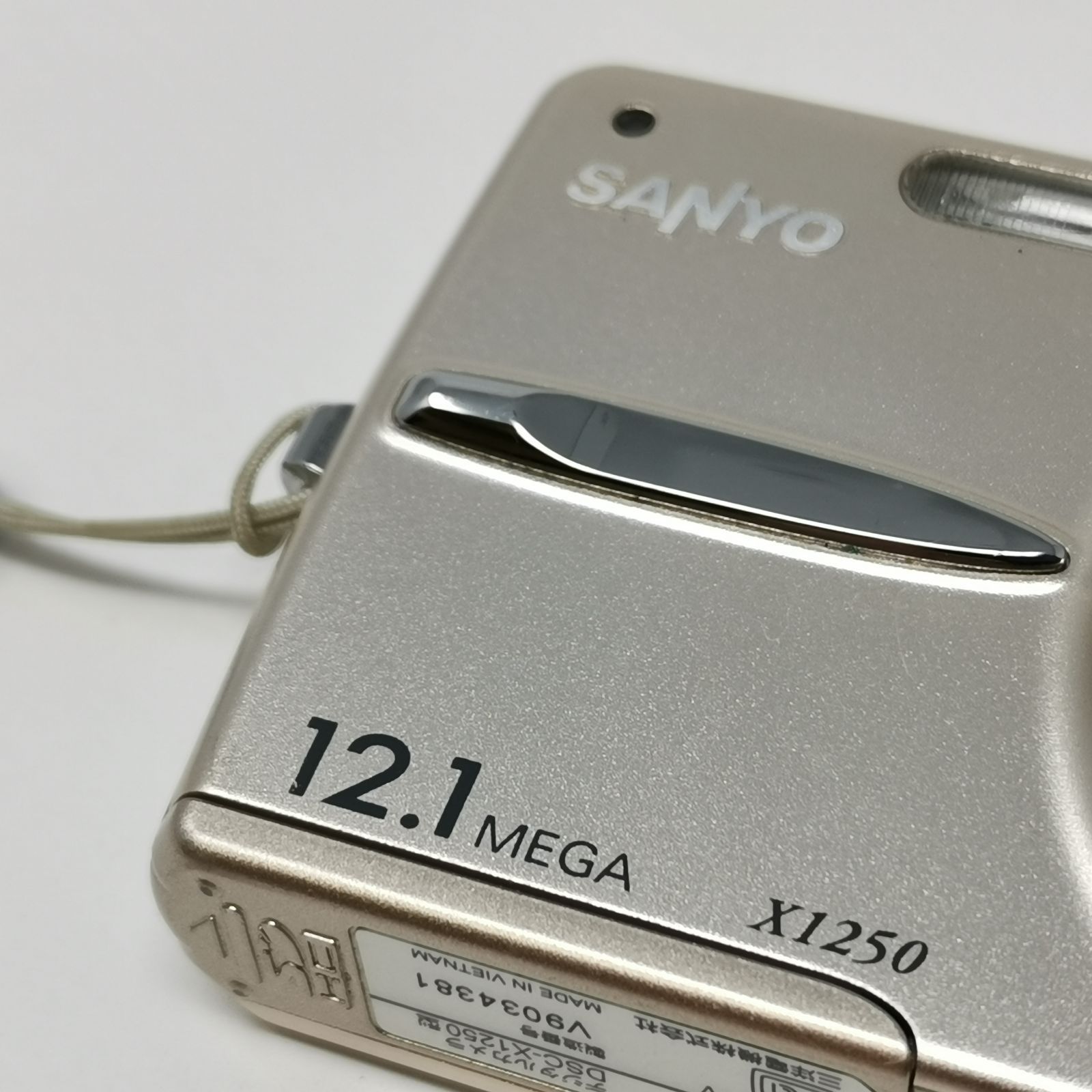 SANYO サンヨー DSC-X1250型 カメラ コンデジ 訳あり品 ゴールド 中古