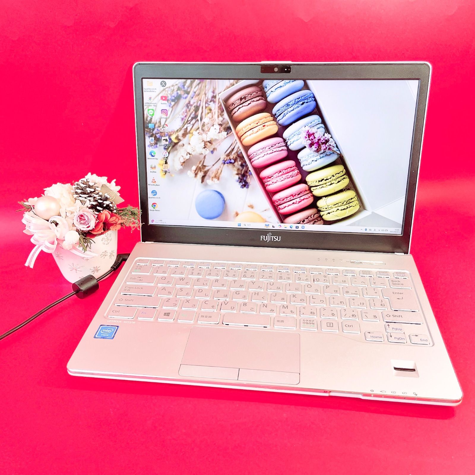 美品】富士通 小型ノートPC 白 SSD256GB Win11 Office付 - メルカリ