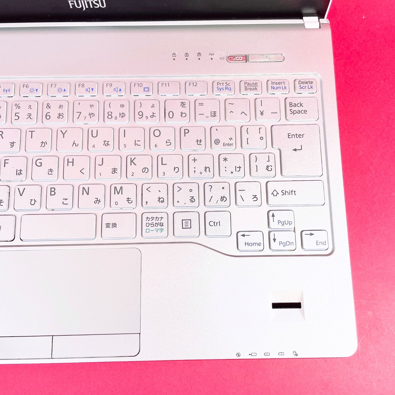 美品】富士通 小型ノートPC 白 SSD256GB Win11 Office付 - メルカリ