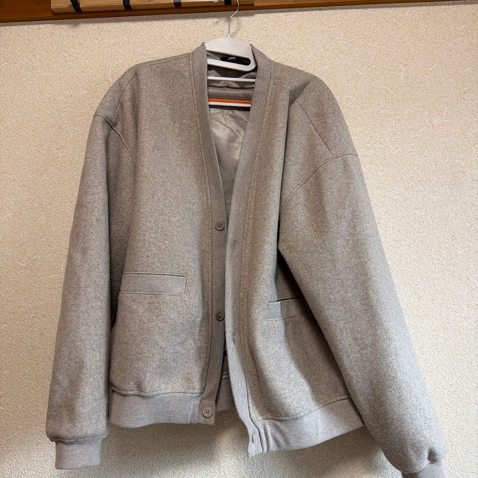 ZARA ザラ ベージュ系 光沢感のある生地