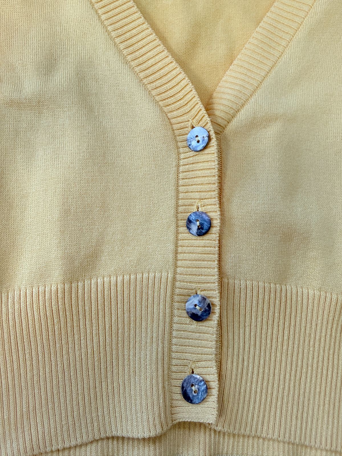 フォクシーブティック イエローカーディガン 40 極美品】FOXEY BOUTIQUE/フォクシーブティック40 イエロー系
