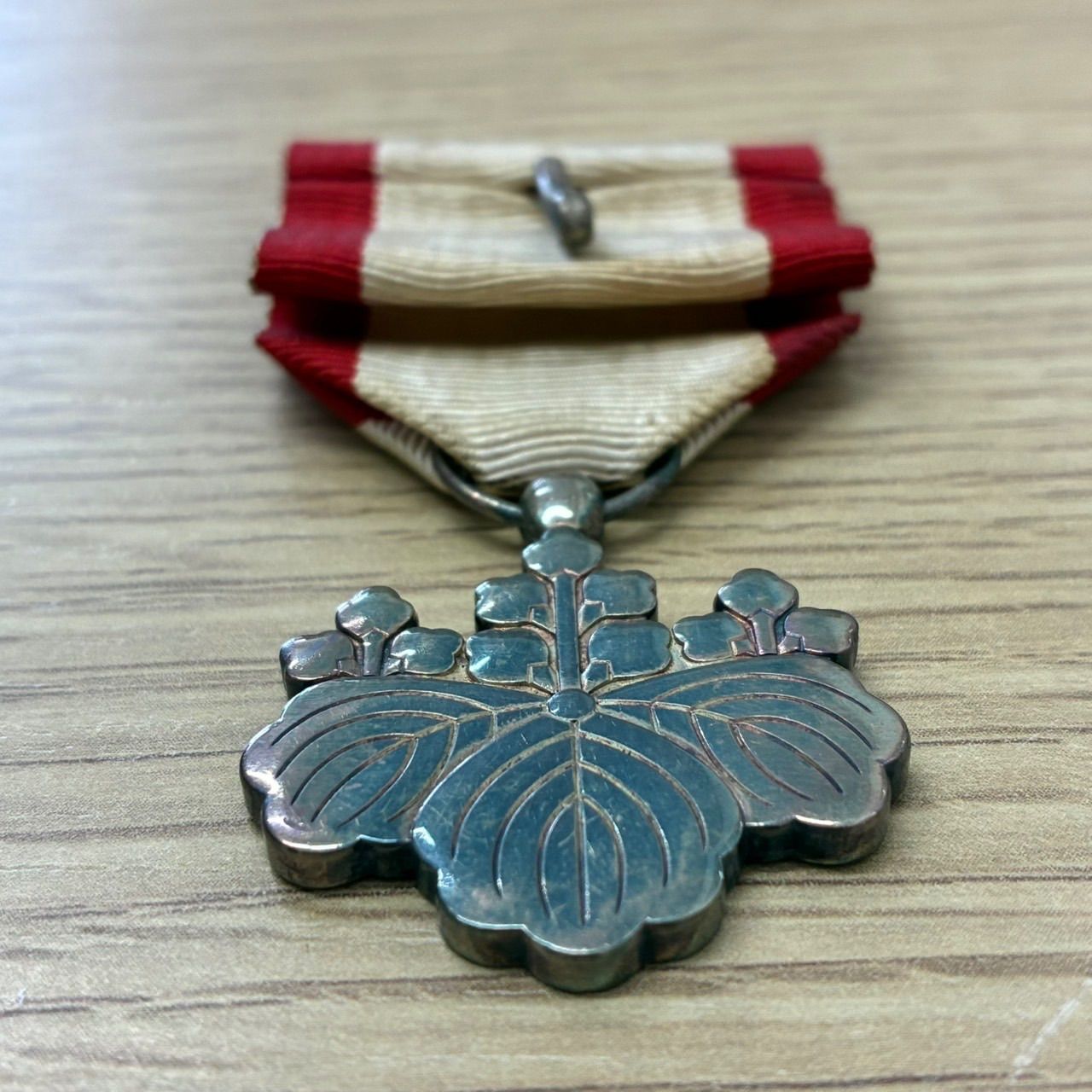 Y0459]勲八等白色桐葉章 勲章 大日本帝国 旧日本軍 - メルカリ