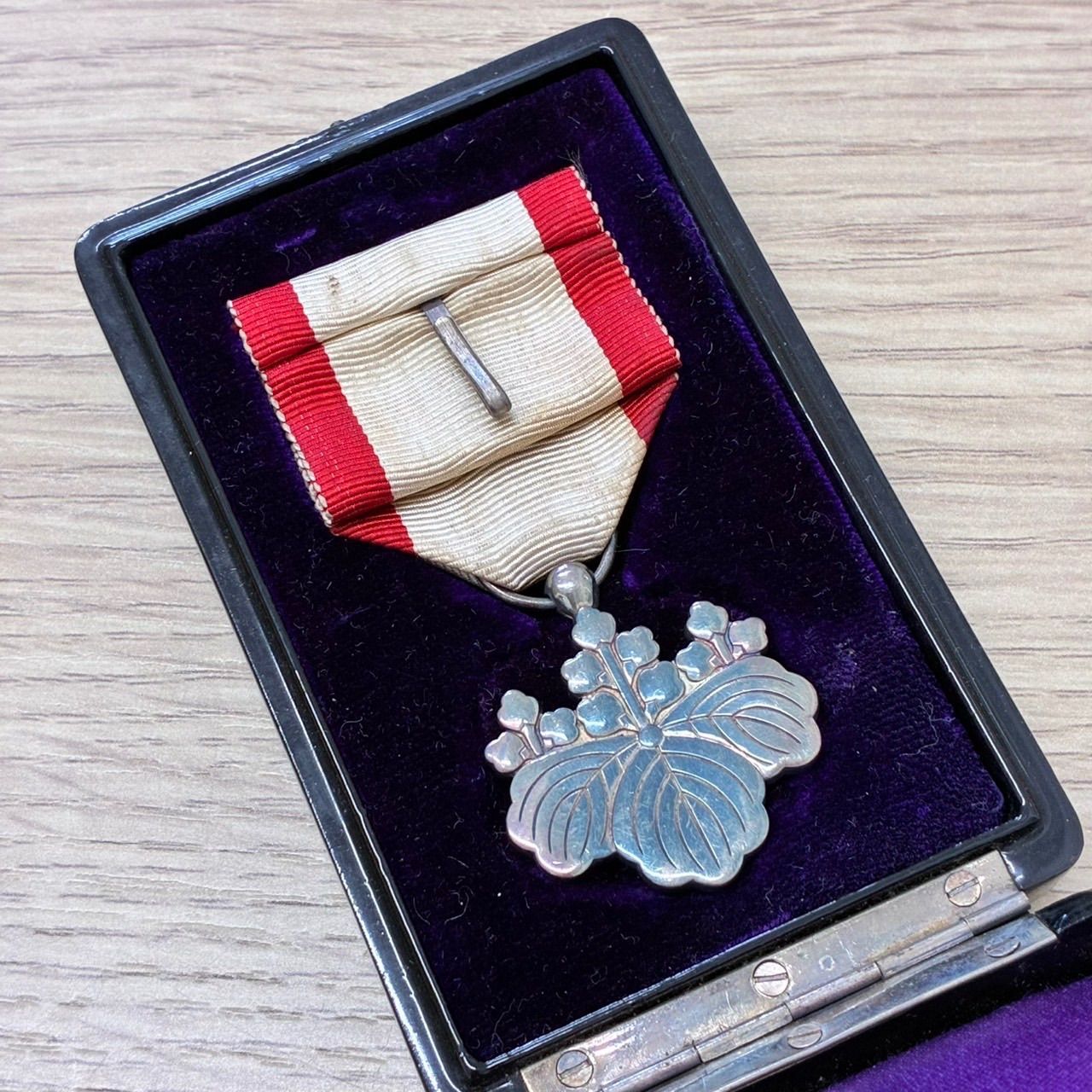 Y0459]勲八等白色桐葉章 勲章 大日本帝国 旧日本軍 - メルカリ