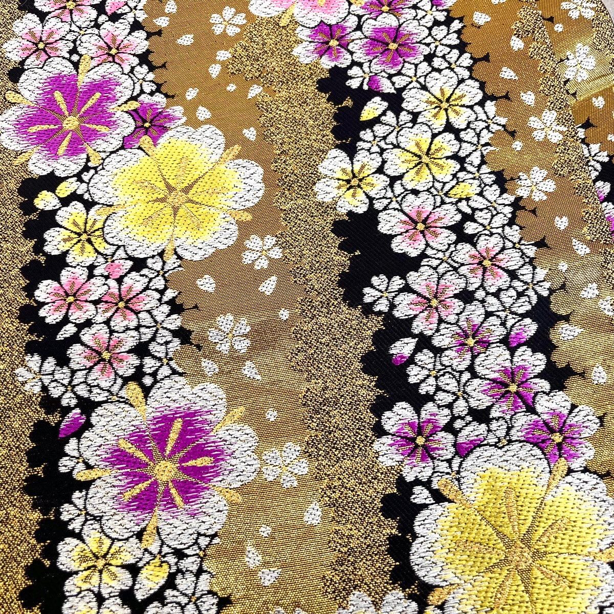 可憐 逸品 美品 舞華袋帯御所車　草花金糸刺 綸子地　 古典柄 振り袖・帯２点セット　正絹 豪華 K1328 袋帯セット 正絹 振袖 正絹 金駒刺繍 着物・浴衣