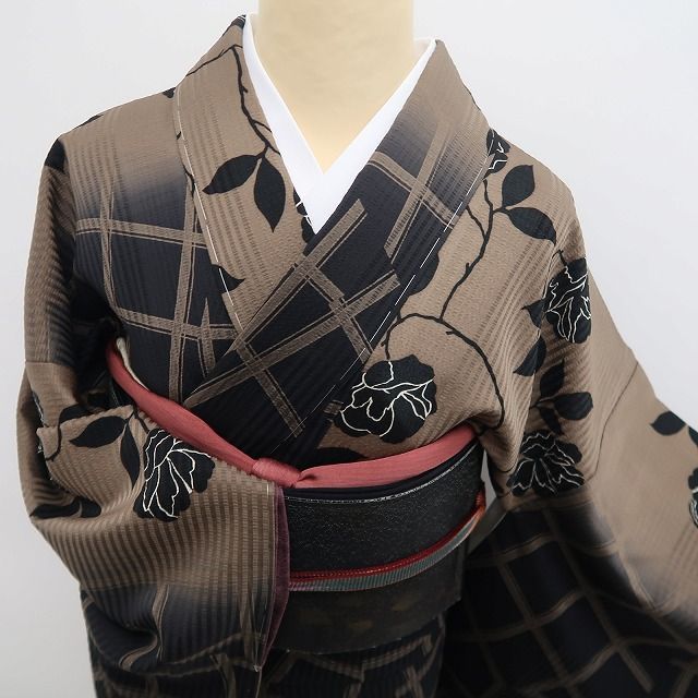 着物　バラ柄 ❁tomihisa❁美品 斉藤上太郎 落款 バラ 着物 正絹 仕付け糸付“ビター
