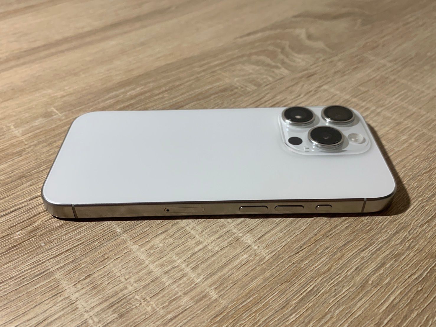 0355 iPhone 15 Pro 512GB ホワイトチタニウム ジャンク品【ネ
