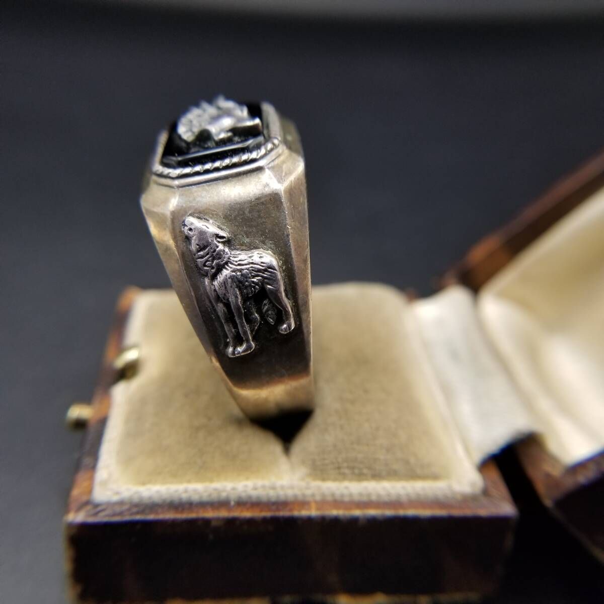 Bradford Exchange Call of the Wild 遠吠えするオオカミ 紋章 ヴィンテージ シグネット リング 925 シルバー 銀 指輪 重厚感 Y26-W Bradford Exchange Call of the Wild 遠吠えするオオカミ 紋章