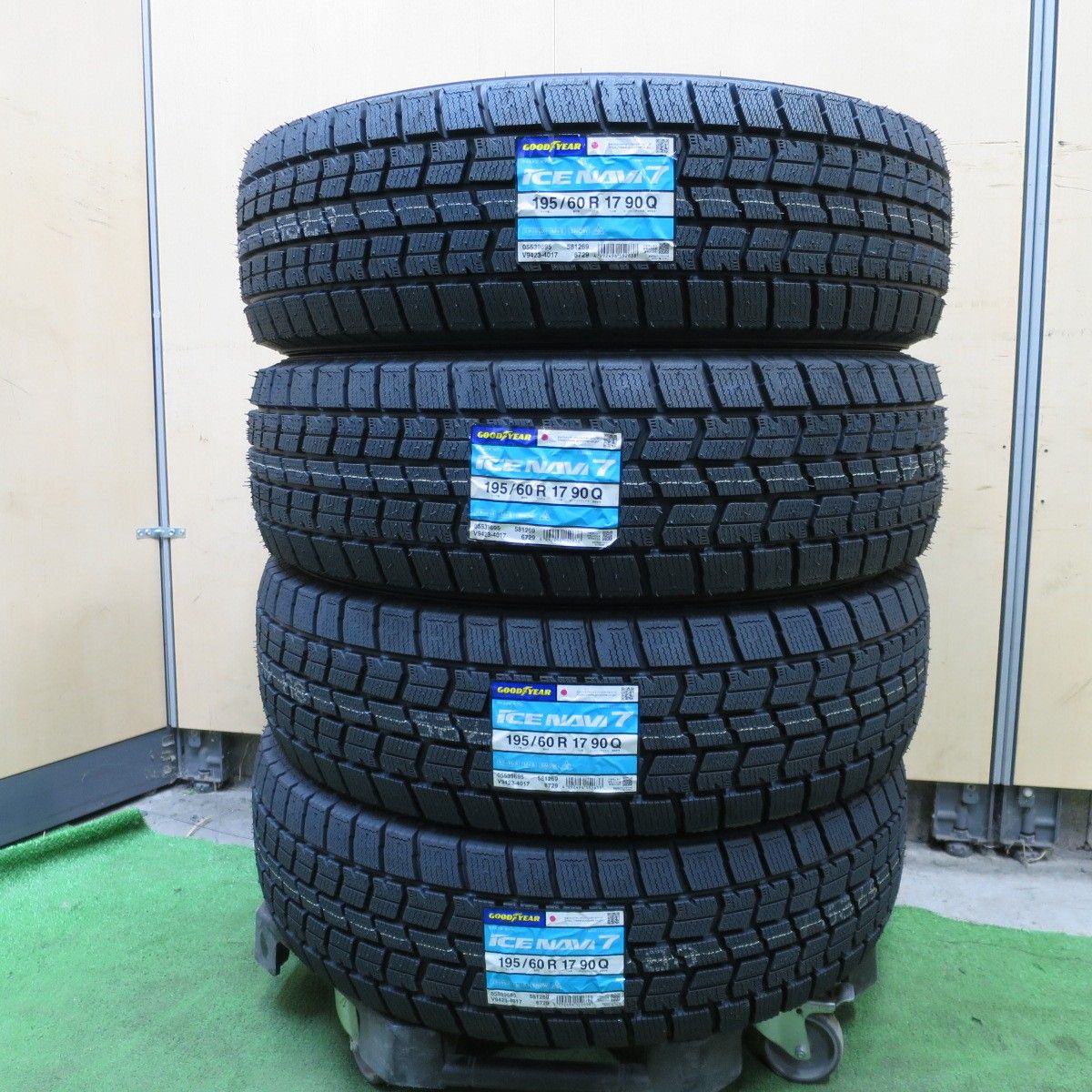 未使用！25年★スタッドレス 195/60R17 グッドイヤー アイスナビ7 タイヤ 17インチ 60系 プリウス ライズ ロッキー 等★6042003NGスタ