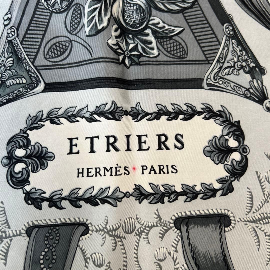 HERMESエルメス　カレ90　ETRIERS　鐙　シルクスカーフ　モノトーン HERMESエルメス カレ90 ETRIERS 鐙 シルクスカーフ モノトーン - メルカリ