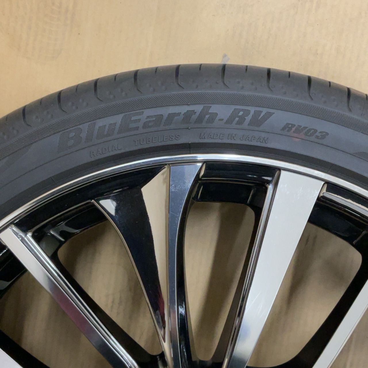 Weds Leonis 19×7.5J 5穴+48 PCD114.3& YOKOHAMA BLUEARTH-RV RV03