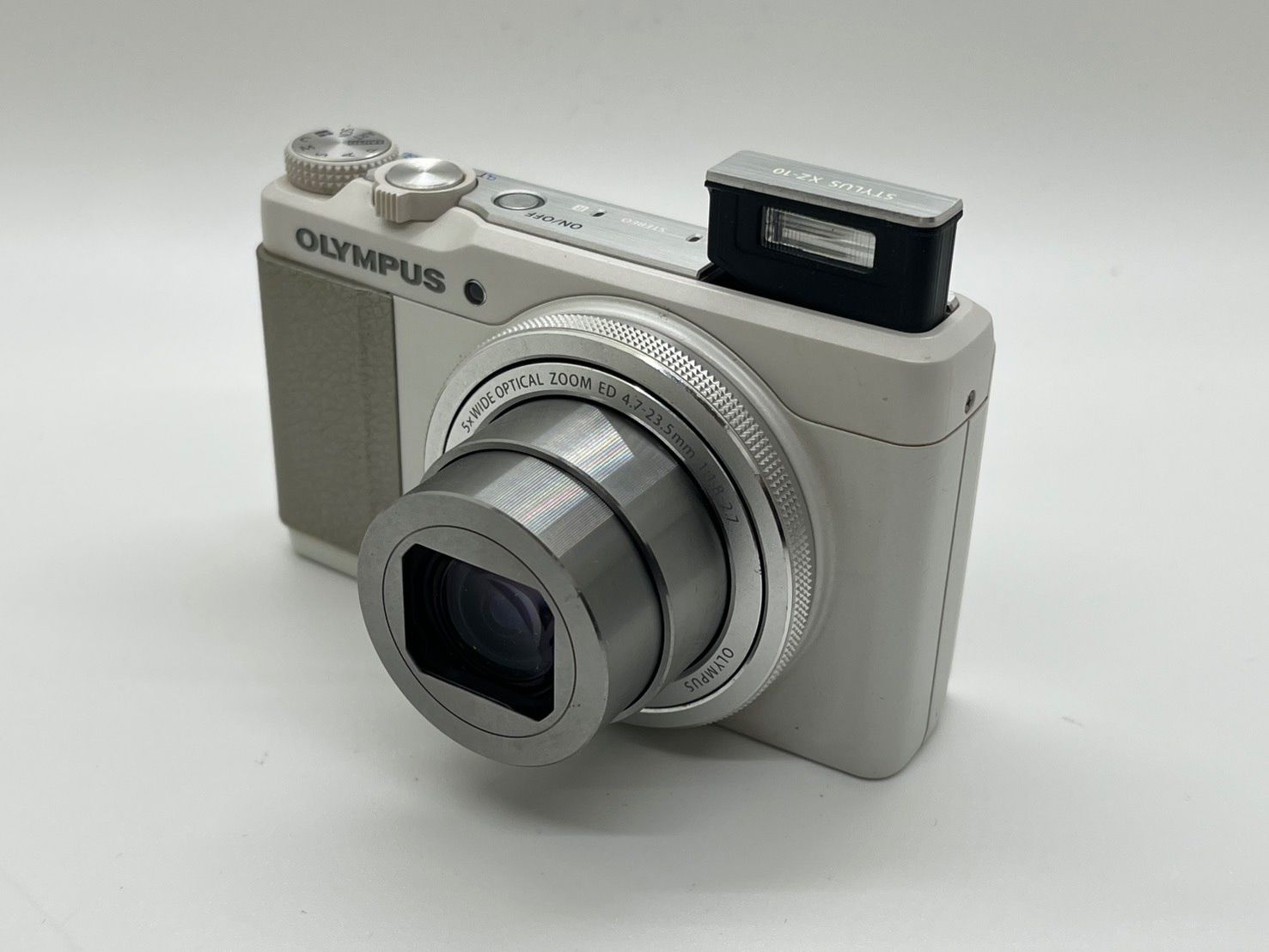カメラ 0166 OLYMPUS STYLUS XZ-10 ホワイト デジカメ ジャンク品【ネ】