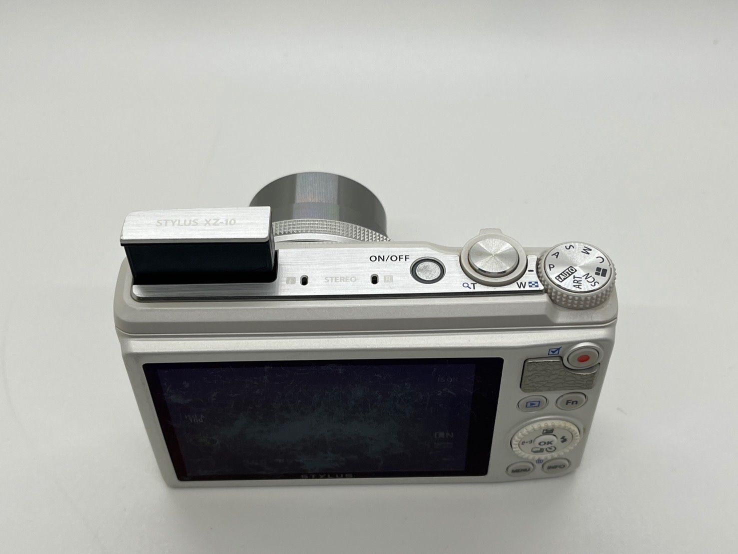 カメラ 0166 OLYMPUS STYLUS XZ-10 ホワイト デジカメ ジャンク品【ネ】