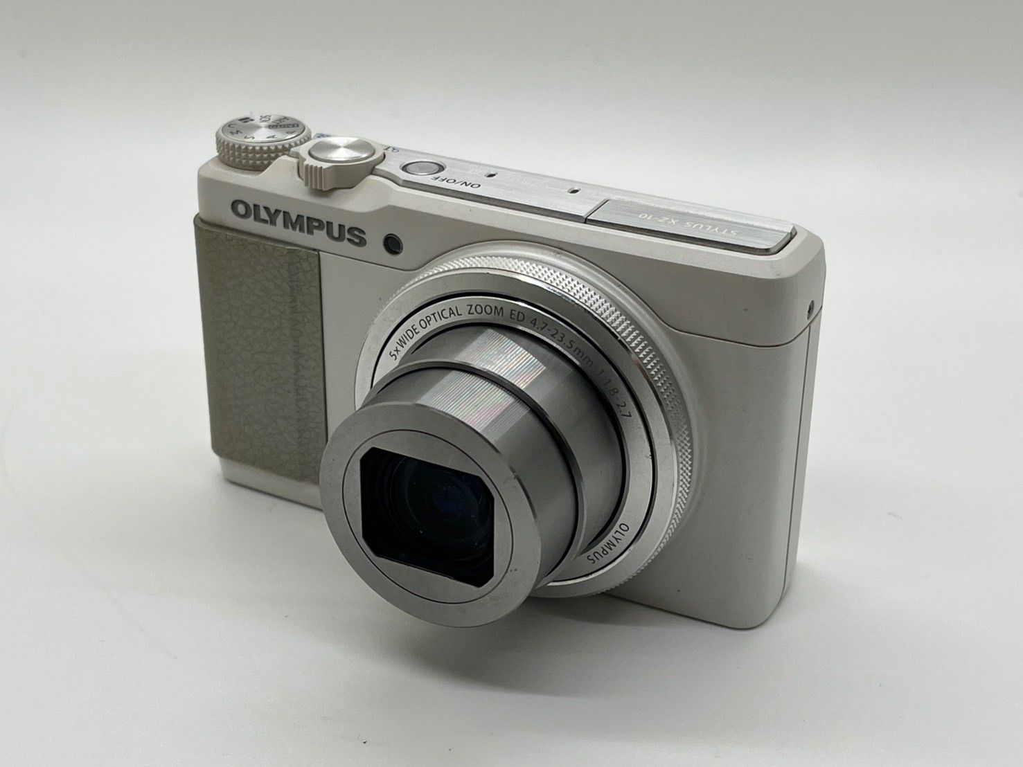 カメラ 0166 OLYMPUS STYLUS XZ-10 ホワイト デジカメ ジャンク品【ネ】