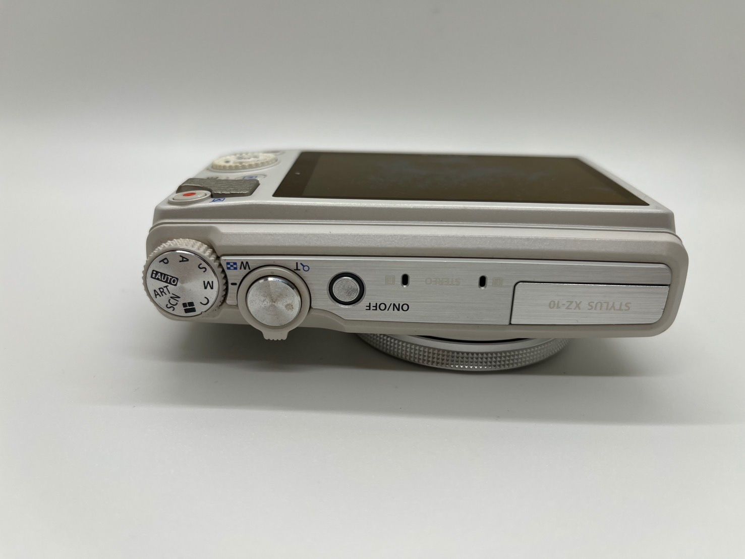 カメラ 0166 OLYMPUS STYLUS XZ-10 ホワイト デジカメ ジャンク品【ネ】