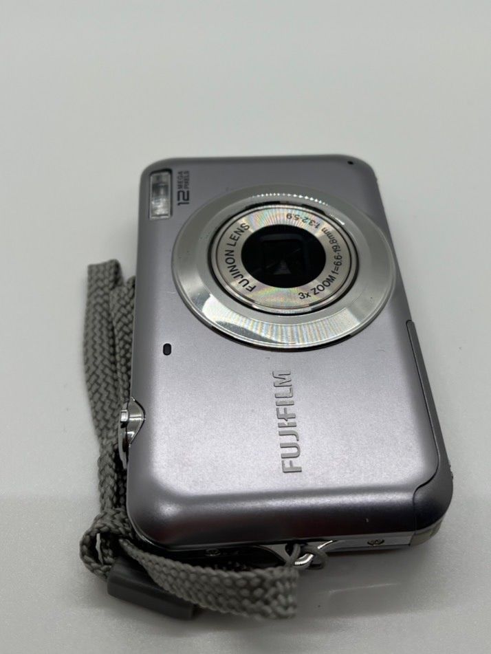 0190 FUJIFILM FINEPIX JV100 シルバー デジカメ 動作確認済み【ネ