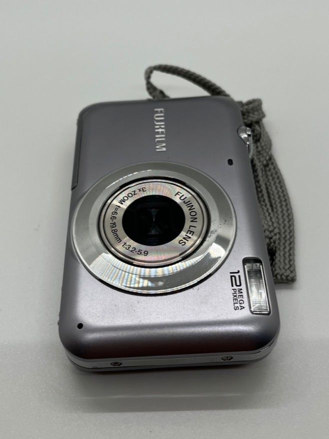 美品＊FUJIFILM FINEPIX JV100 シルバー Fujifilm FinePix JV100 Digital Camera - Silver (12MP, 3x Optical