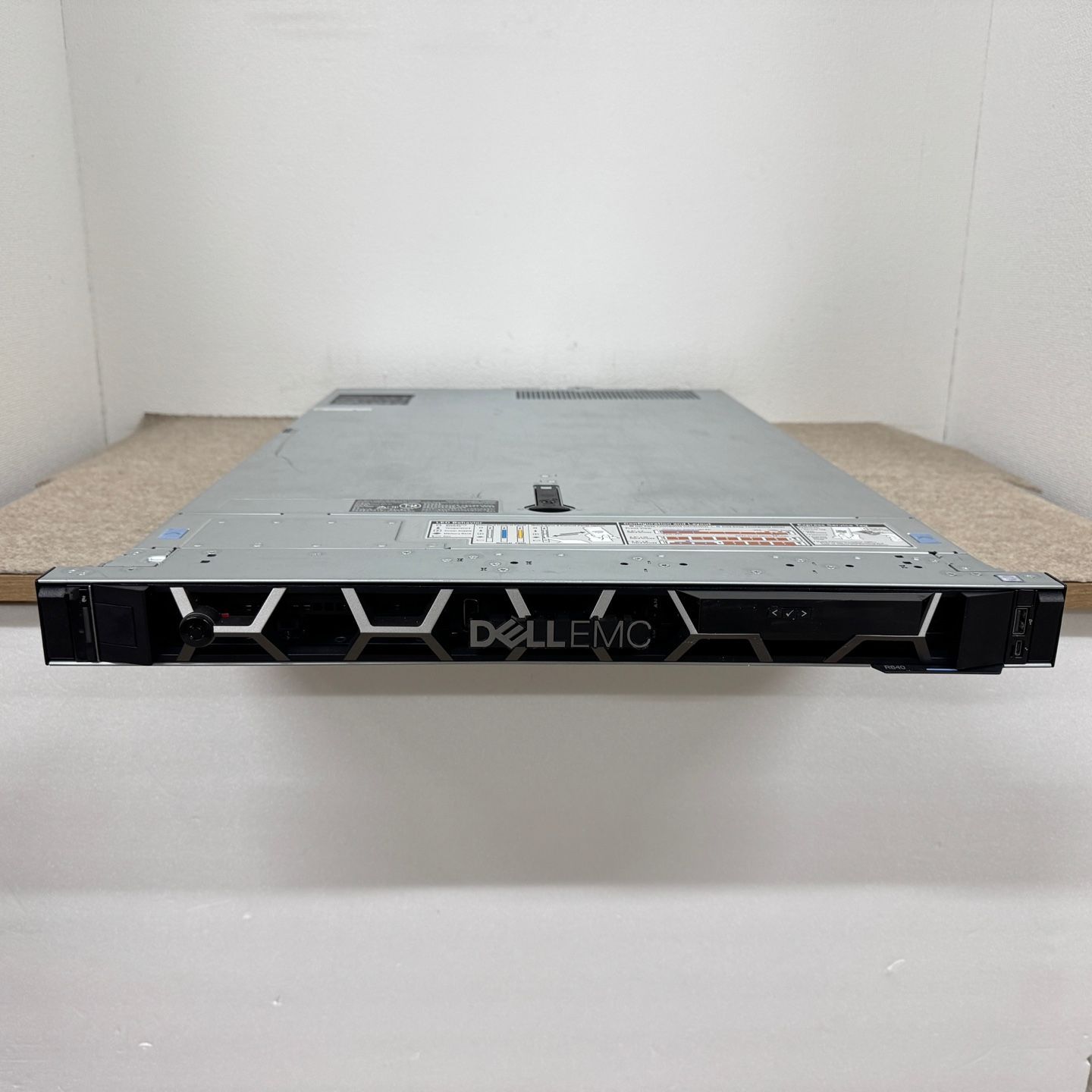 DELL EMC PowerEdge R640 SFF 8Bay Xeon Silver 4110 x2基 16GB H740P Mini 動作品 [SV274]