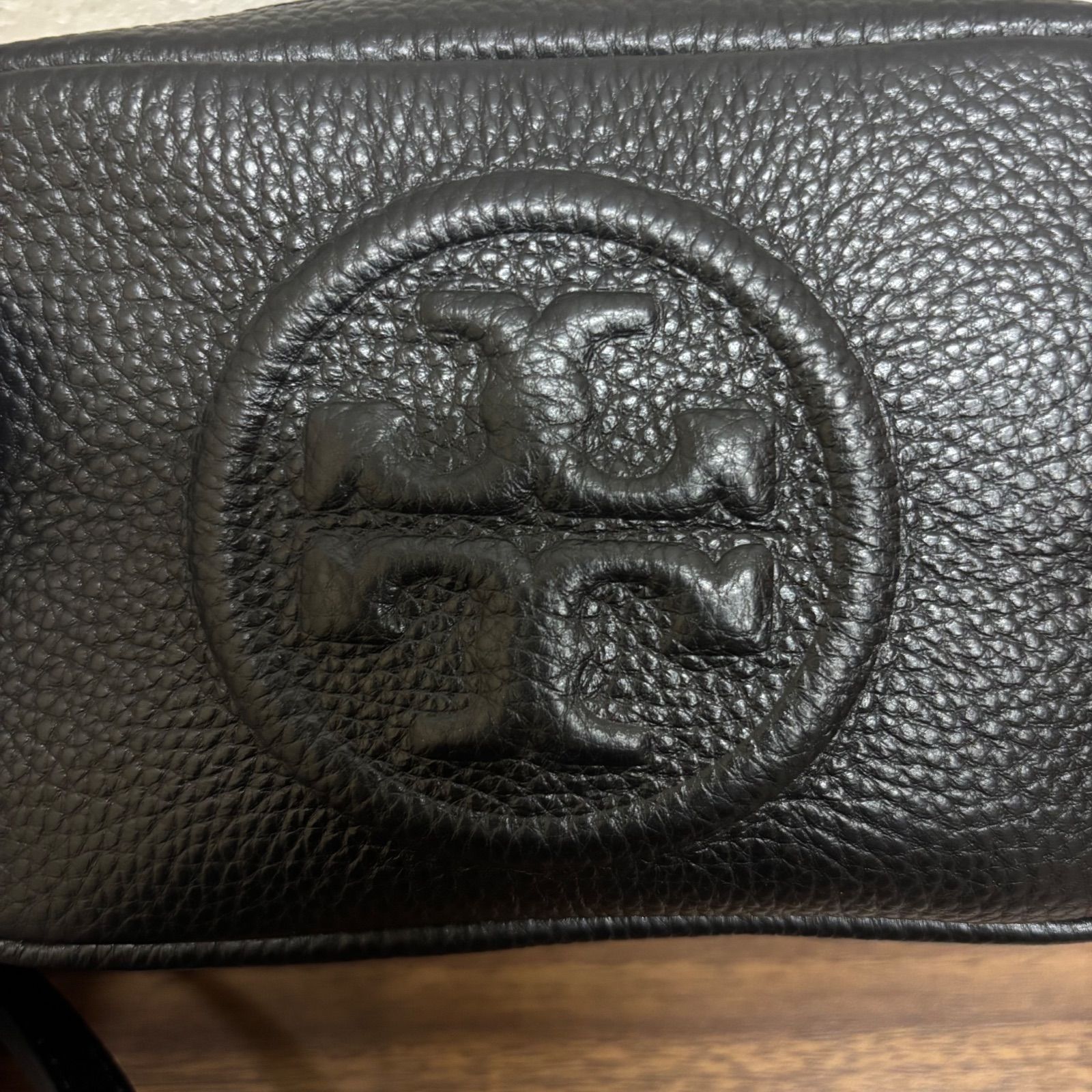 b) トリーバーチ Tory Burch ミニショルダーバッグ カメラバッグ 
