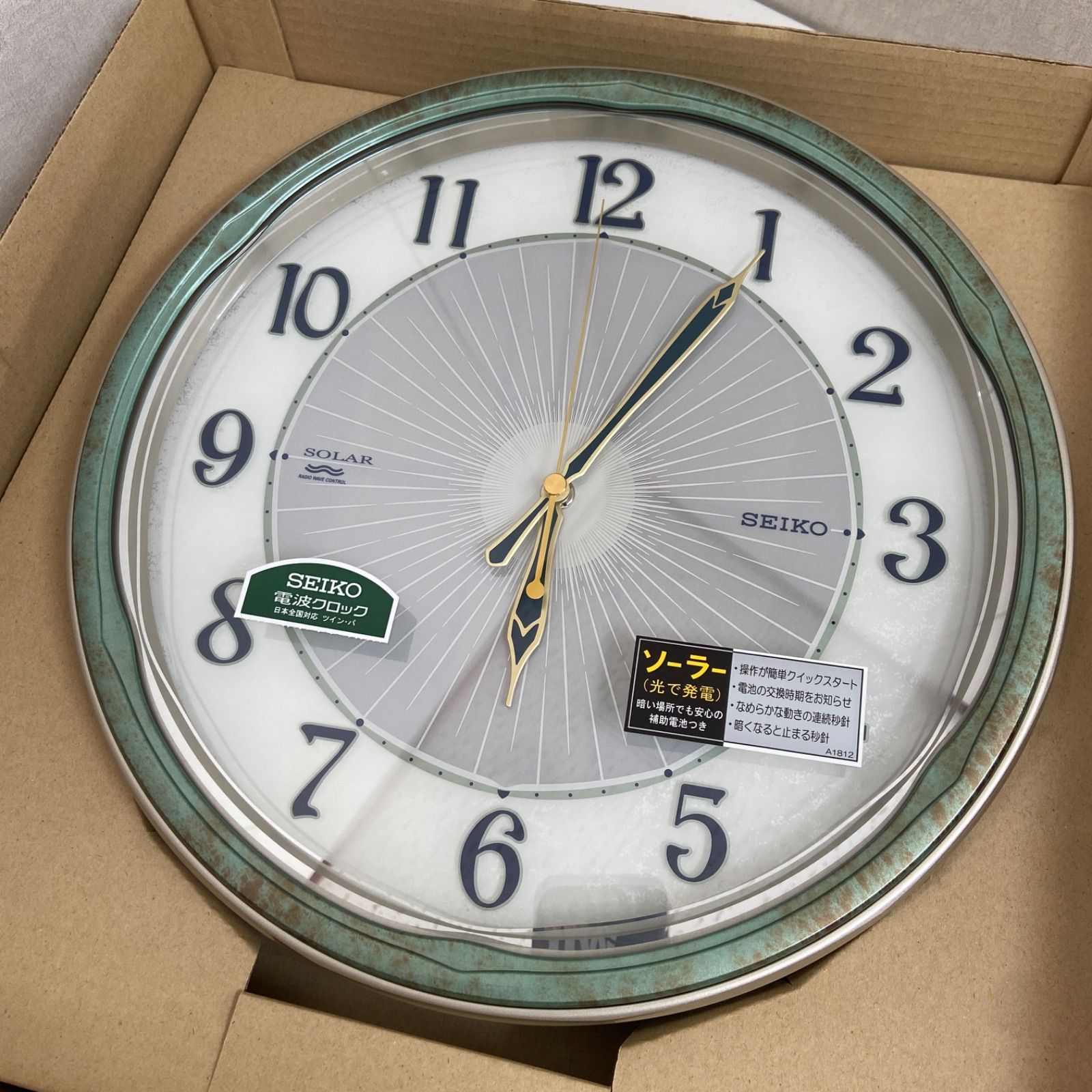 値下げする商品 未使用 SEIKO セイコー ソーラー電波掛け時計 SF222M