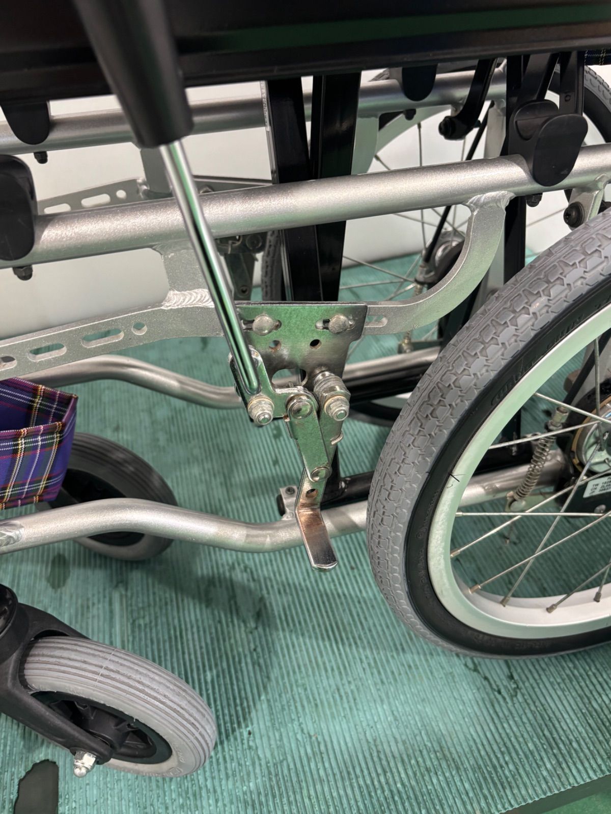 カワムラサイクル「KAJ402SB」 介助用 ノーパンクタイヤ 車椅子 - メルカリ