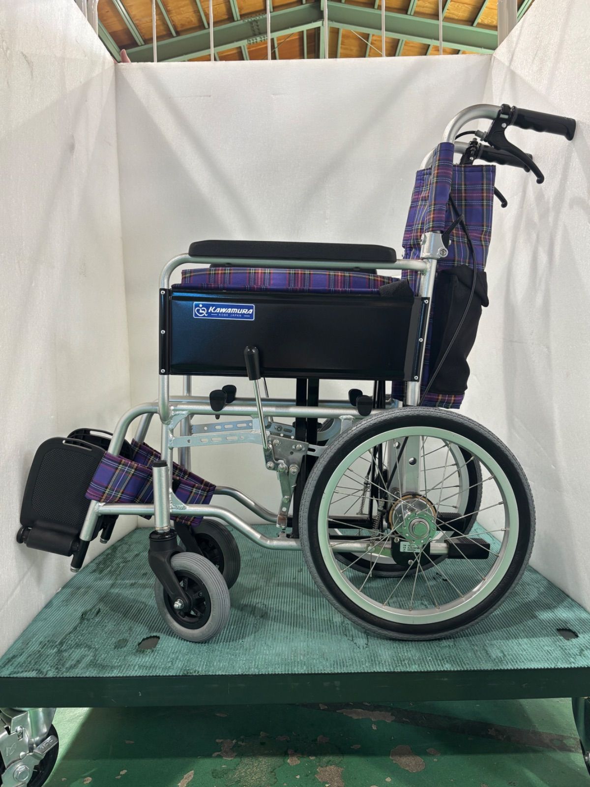 車椅子 カワムラサイクル 介助 KAJ402SB カワムラサイクル「KAJ402SB」 介助用 ノーパンクタイヤ 車椅子 - メルカリ