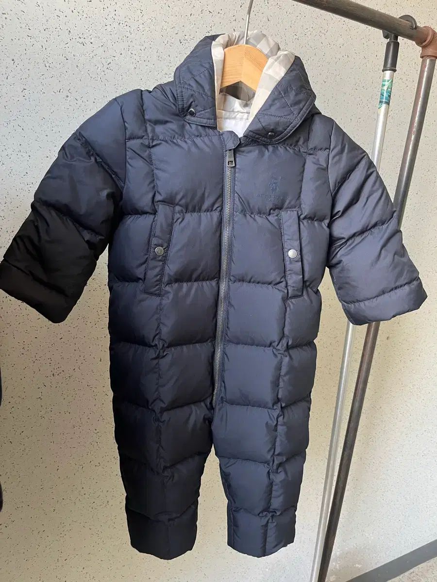 バーバリー ベイビー ダウン 宇宙服 (18m)
