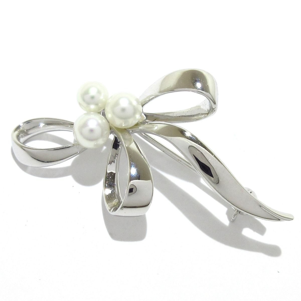 mikimoto(ミキモト) ブローチ美品 - シルバー×アイボリー リボン