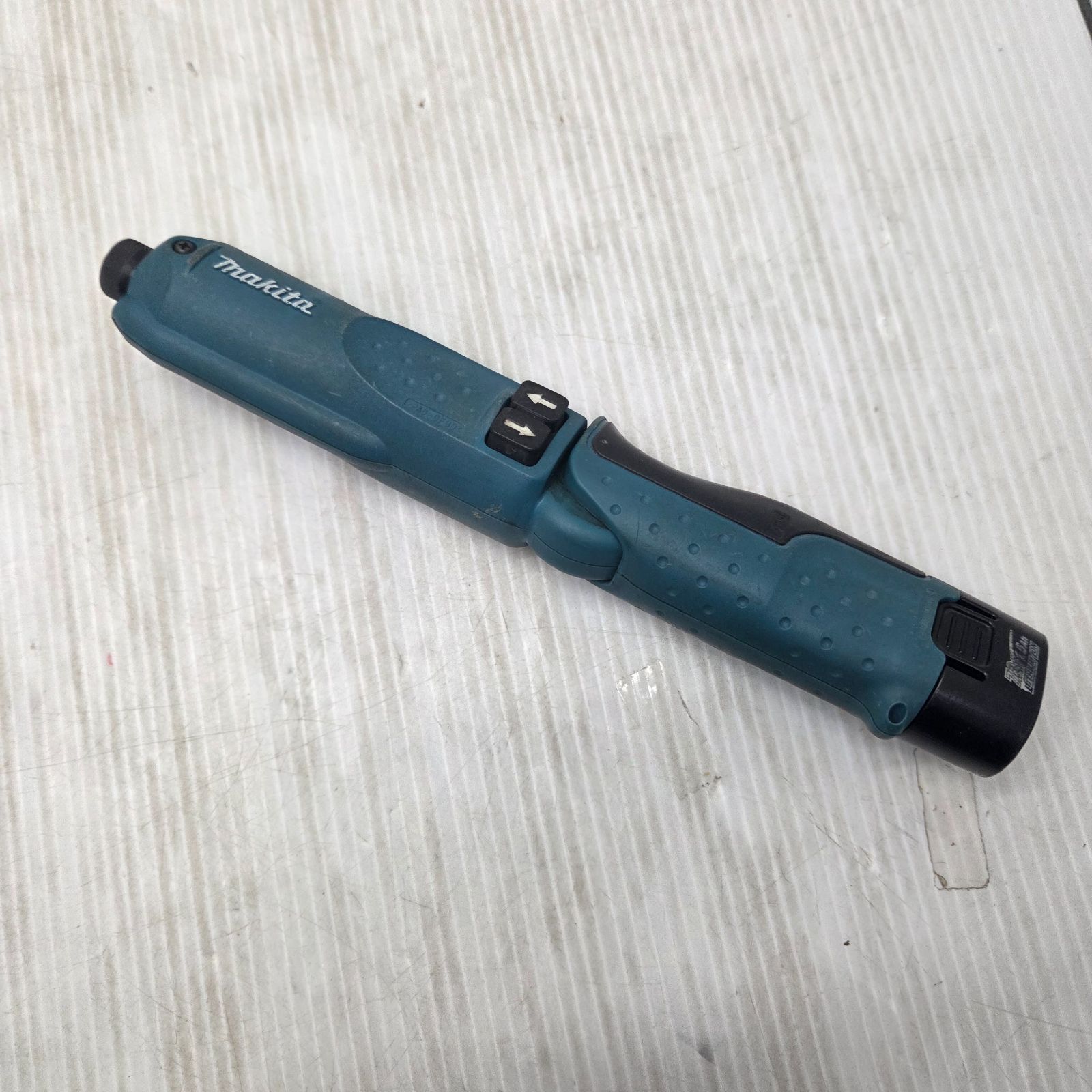 4 S04047 Makita マキタ TD022D ペンインパクトドライバー 本体 電動 