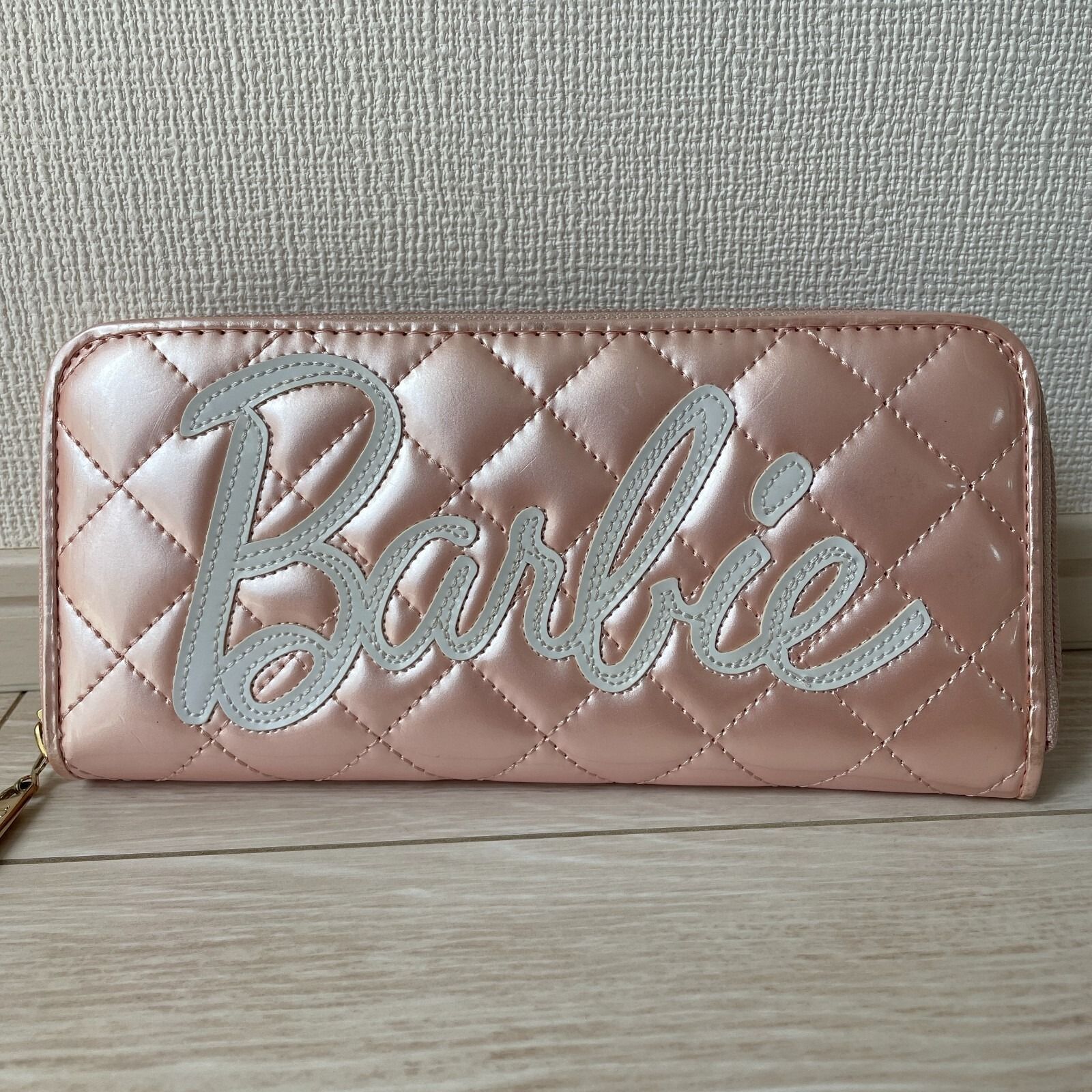 Barbie バービー BIGロゴ キルティング エナメル 長財布 ウォレット 