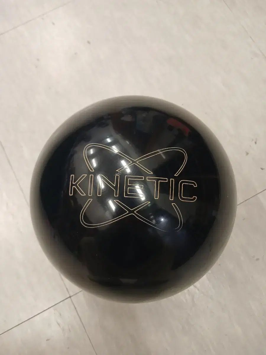 中古ボーリングボール 15p キネティック（プラグボール）