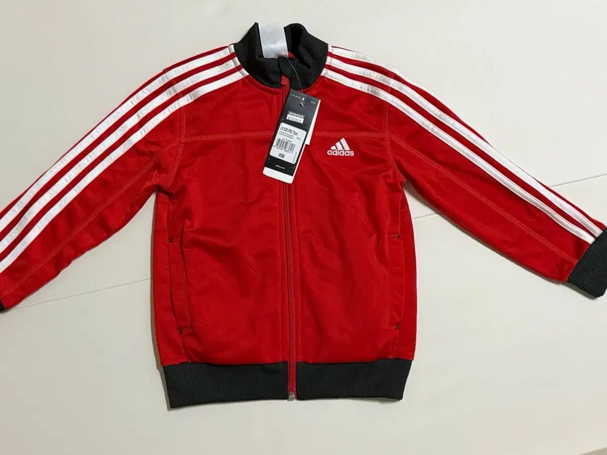 (新品) キッズ adidas アディダスジャージ 5-7歳 58サイズ