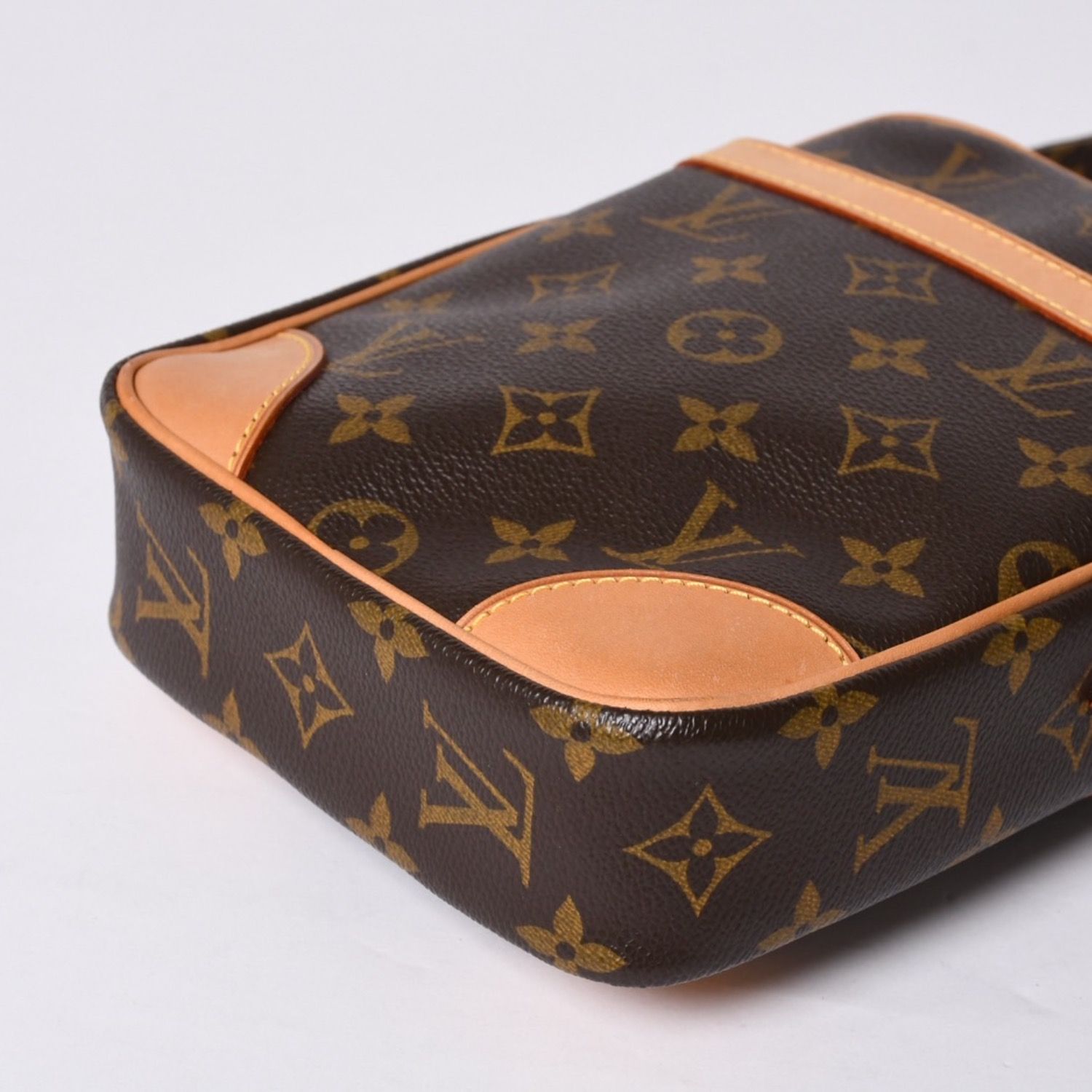 LOUIS VUITTON ルイヴィトンモノグラムダヌープショルダーバッグ