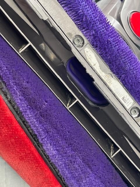 【動作確認済】【中古】訳あり・本体のみダイソン サイクロン式 コードレススティッククリーナー レッド系 V10 Fluffy SV12※タービンヘッドダメージあり 動作確認済】【中古】訳あり・本体のみダイソン サイクロン式