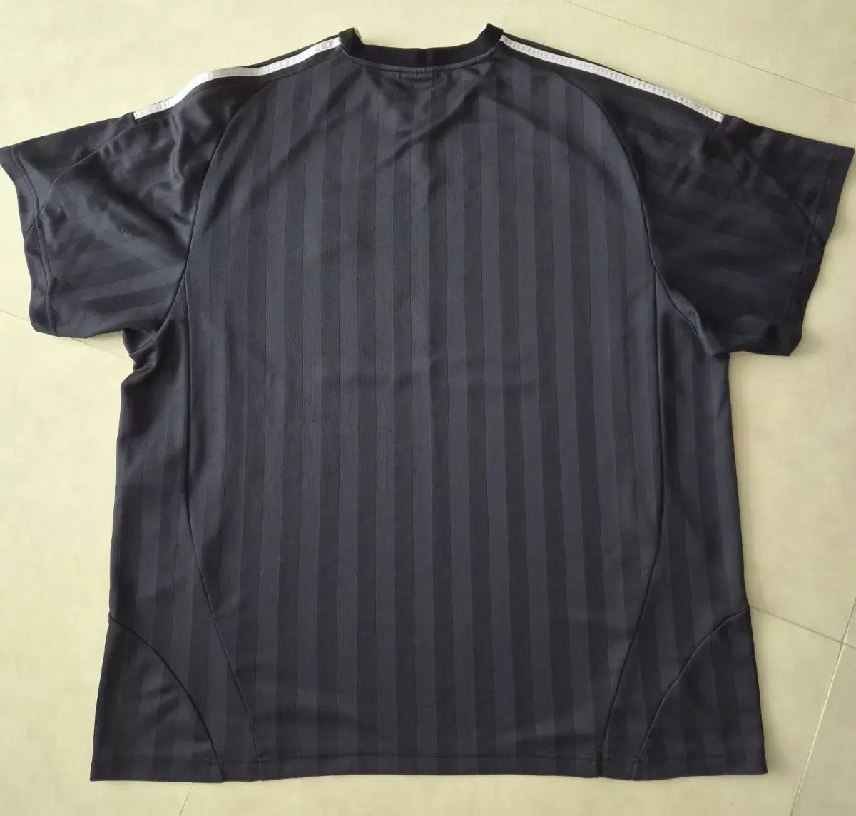 バレンシアガ x アディダス オーバーサイズ フットボール Tシャツ 