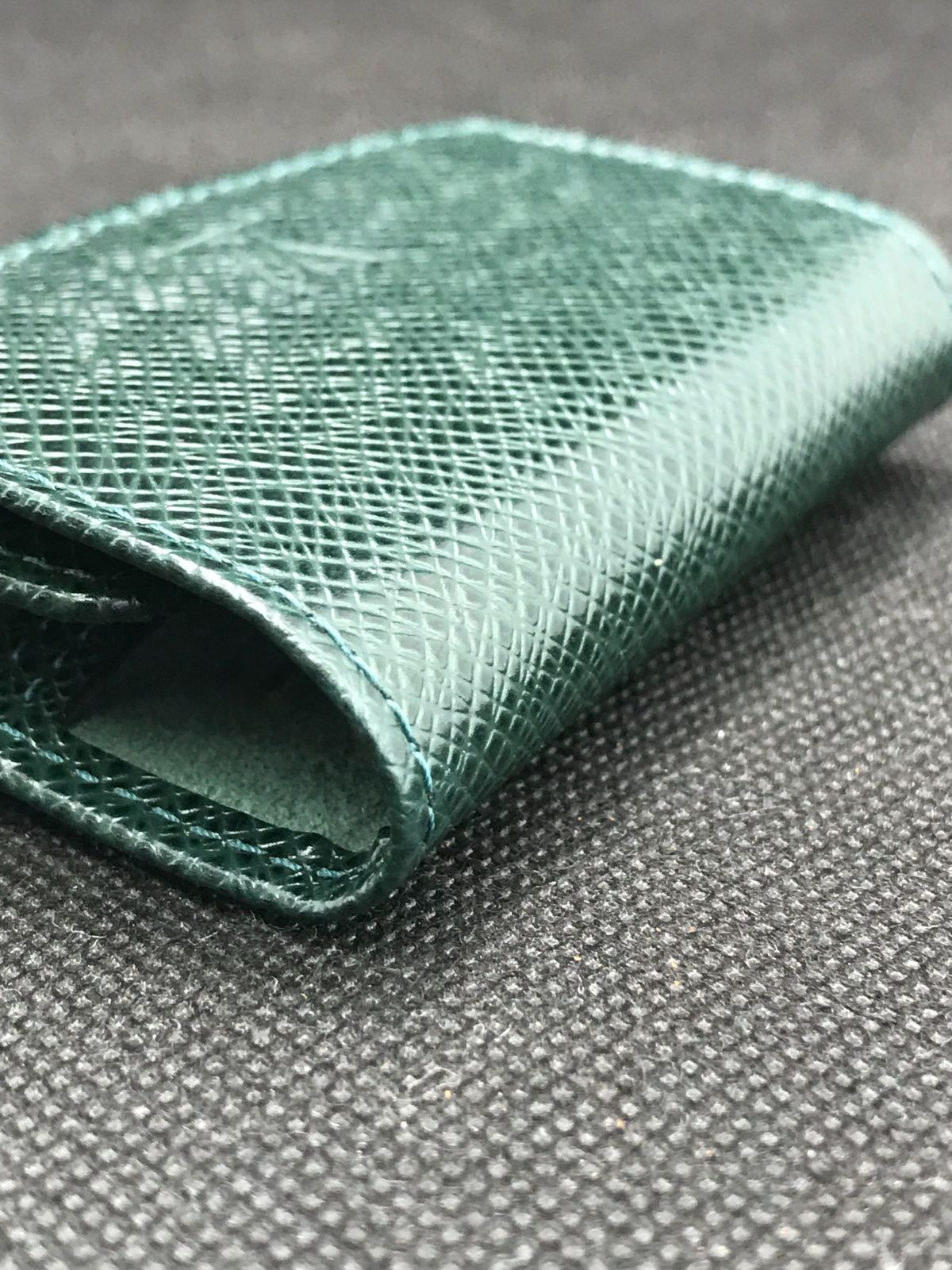 美品 LOUIS VUITTON ルイヴィトン カフスケース タイガ グリーン系 485