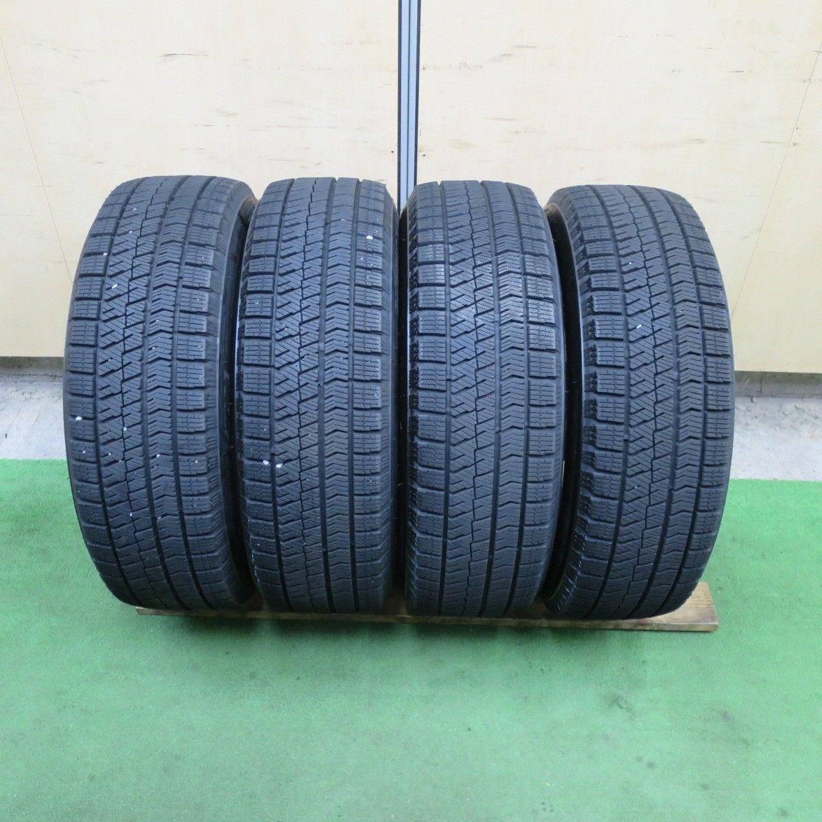 バリ溝！23年！キレイ！9.5分☆プリウス 等 195/65R15 スタッドレス 