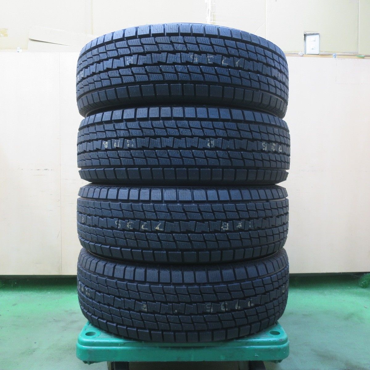 未使用！25年☆スタッドレス 225/65R17 グッドイヤー アイスナビ SUV 