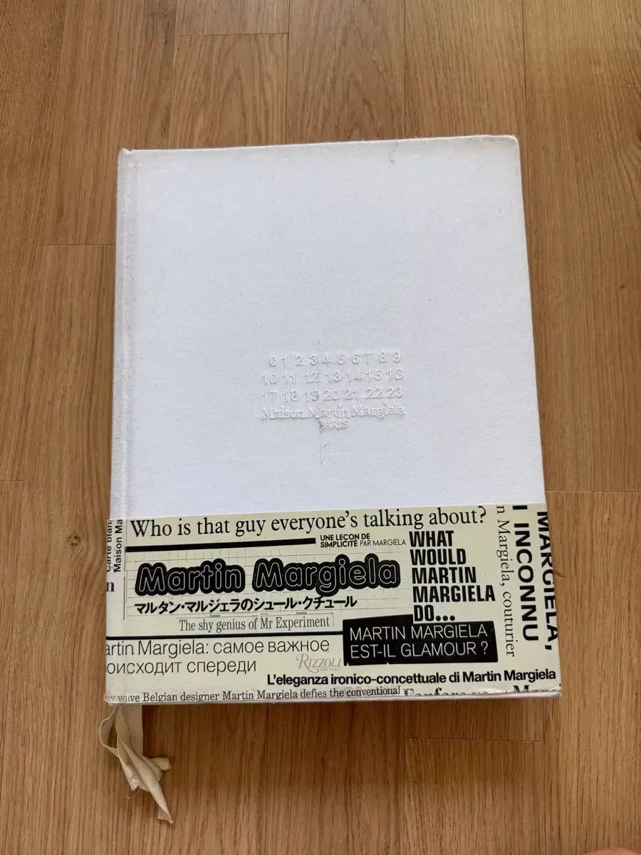 本 Maison Martin Margiela マルタン・マルジェラ アートブック