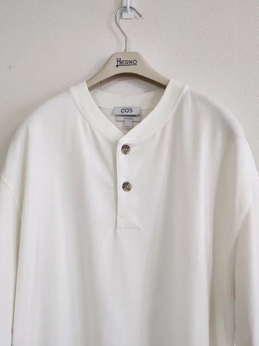 COS】スリムフィット リブTシャツ 完売品 COS スリムリブコットン