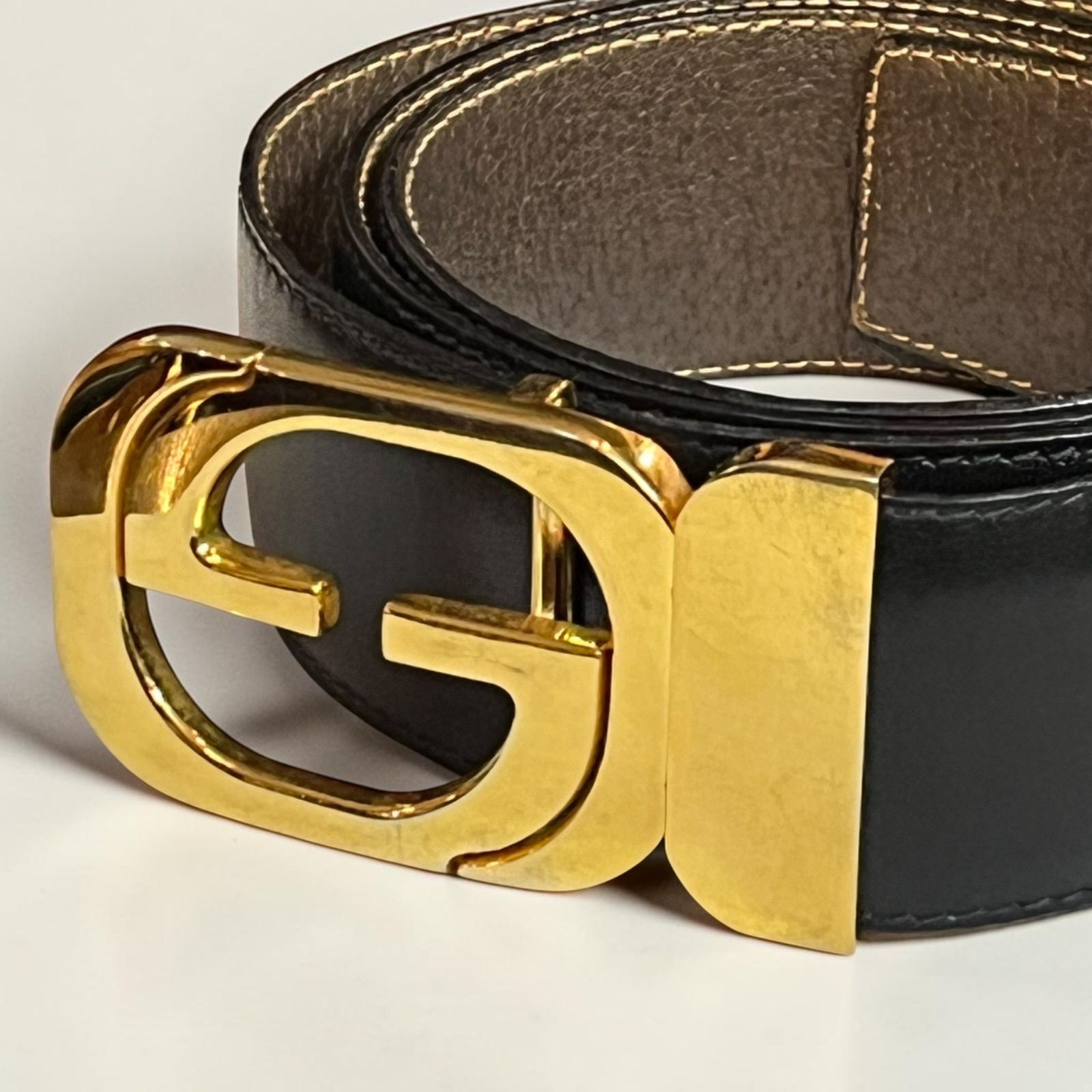 GUCCI ブラックレザーベルト レア GGロゴ ゴールド&ブラック バックル GUCCI グッチ GGバックル レザーベルト ブラック