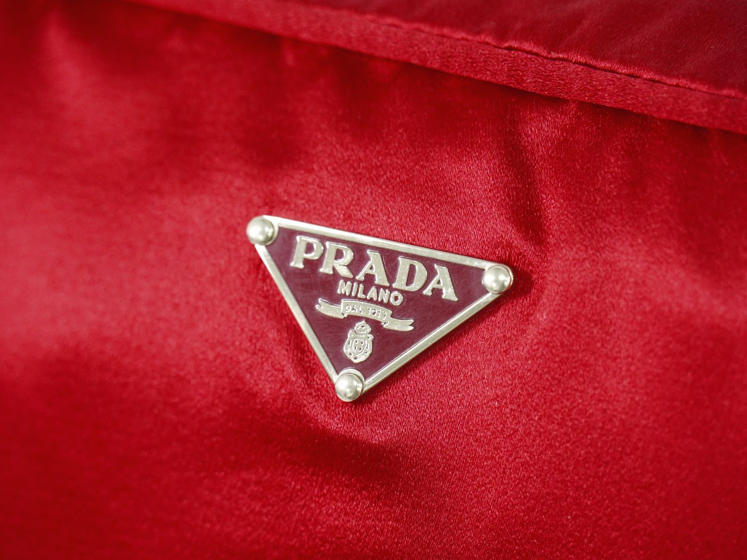本物 プラダ PRADA サテン ポーチ 小物入れ レッド 雑貨小物 中古