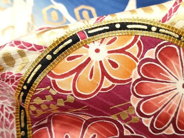 平和屋着物■豪華振袖　駒刺繍　菖蒲　暈し染め　金彩　正絹　逸品　CABD6550oy 駒刺繍 金彩 正絹 熨斗草花文 黒地 花尽くし