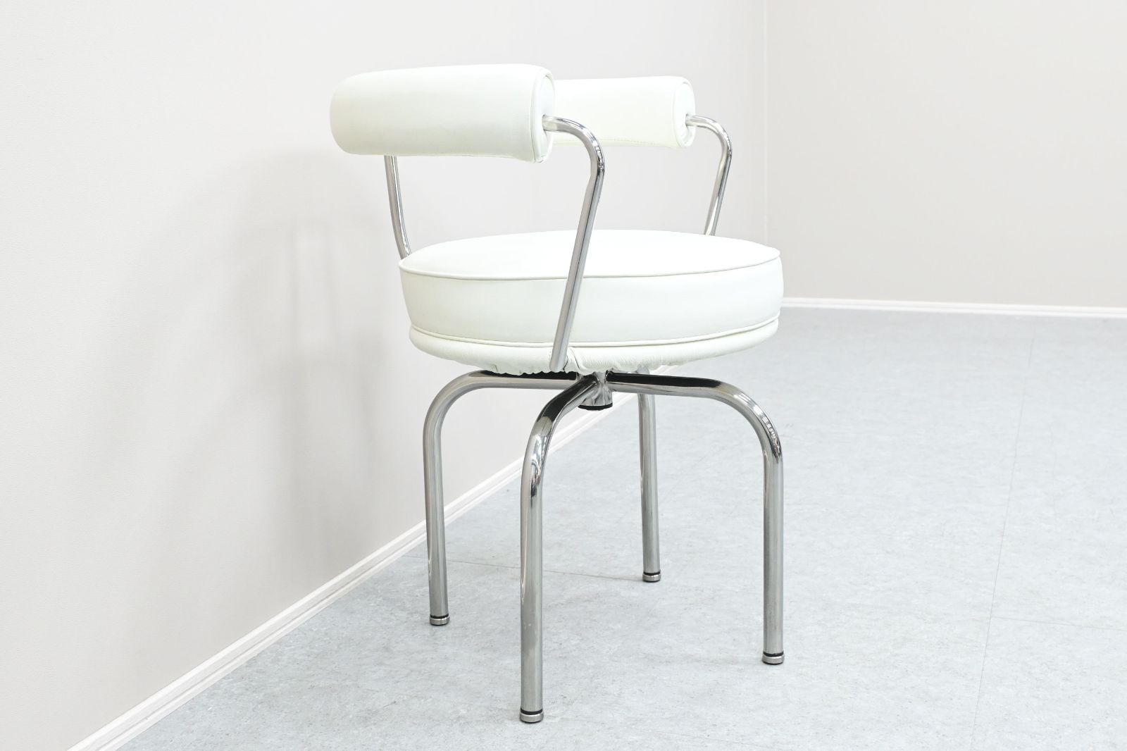 ☆展示極美品☆Le Corbusier ル・コルビュジエ アームチェア LC7 